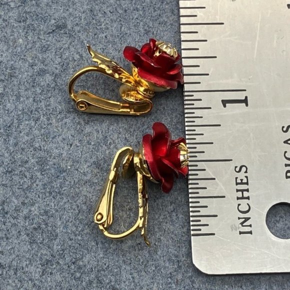 Clip On Earrings Red Rose Gold Leaf Rhinestone Center Flower Classic Granny - Picture 4 of 4
